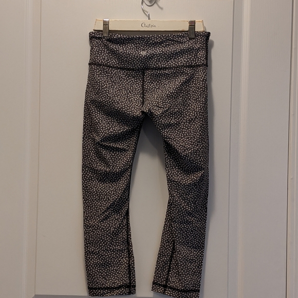 Lululemon cropped leggings size 4 - Picture 2 of 4